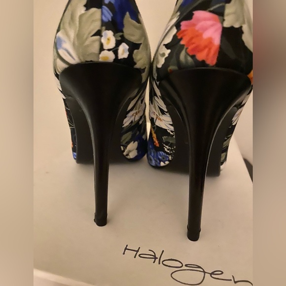 Halogen Floral Print Heels size 7 6.5 Very Pretty! - Picture 4 of 5